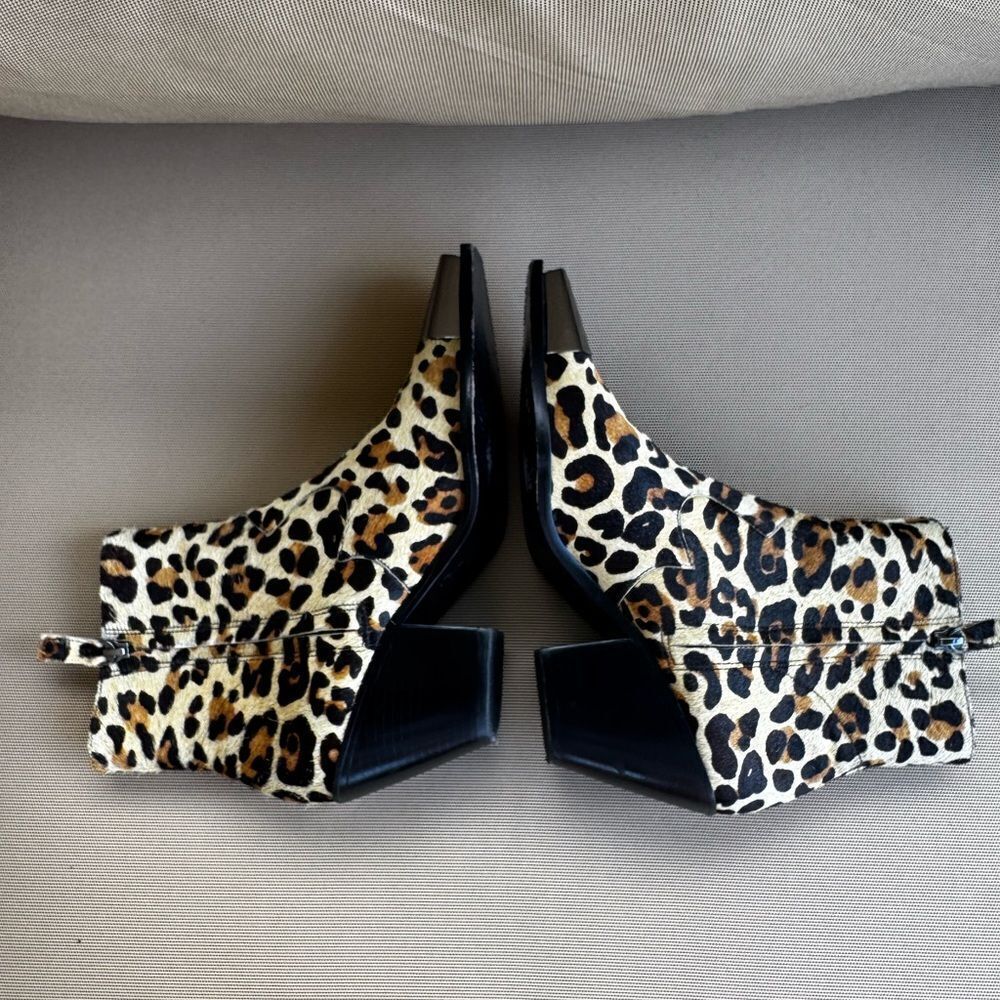 DUNDAS x REVOLVE Gigi Bootie in Tan – Leopard Print – Metal Toe – Size 8,5 - Picture 7 of 11